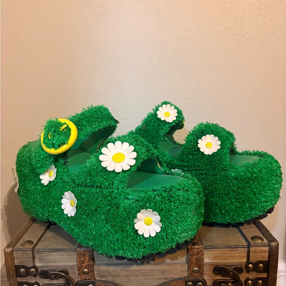 Delia’s Astroturf Daisy Shoes